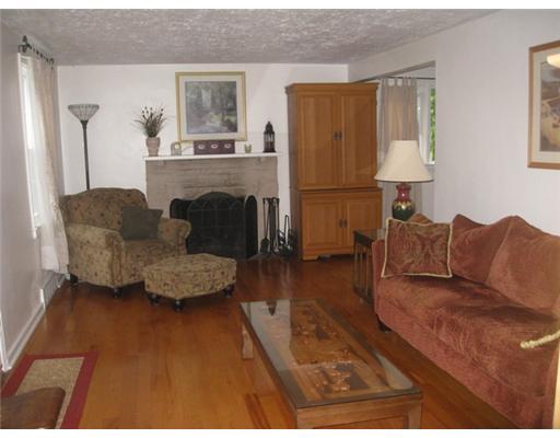 108 Virginia Road Pittsburgh, PA 15237 - Photo 2 of 6 Living Room.
