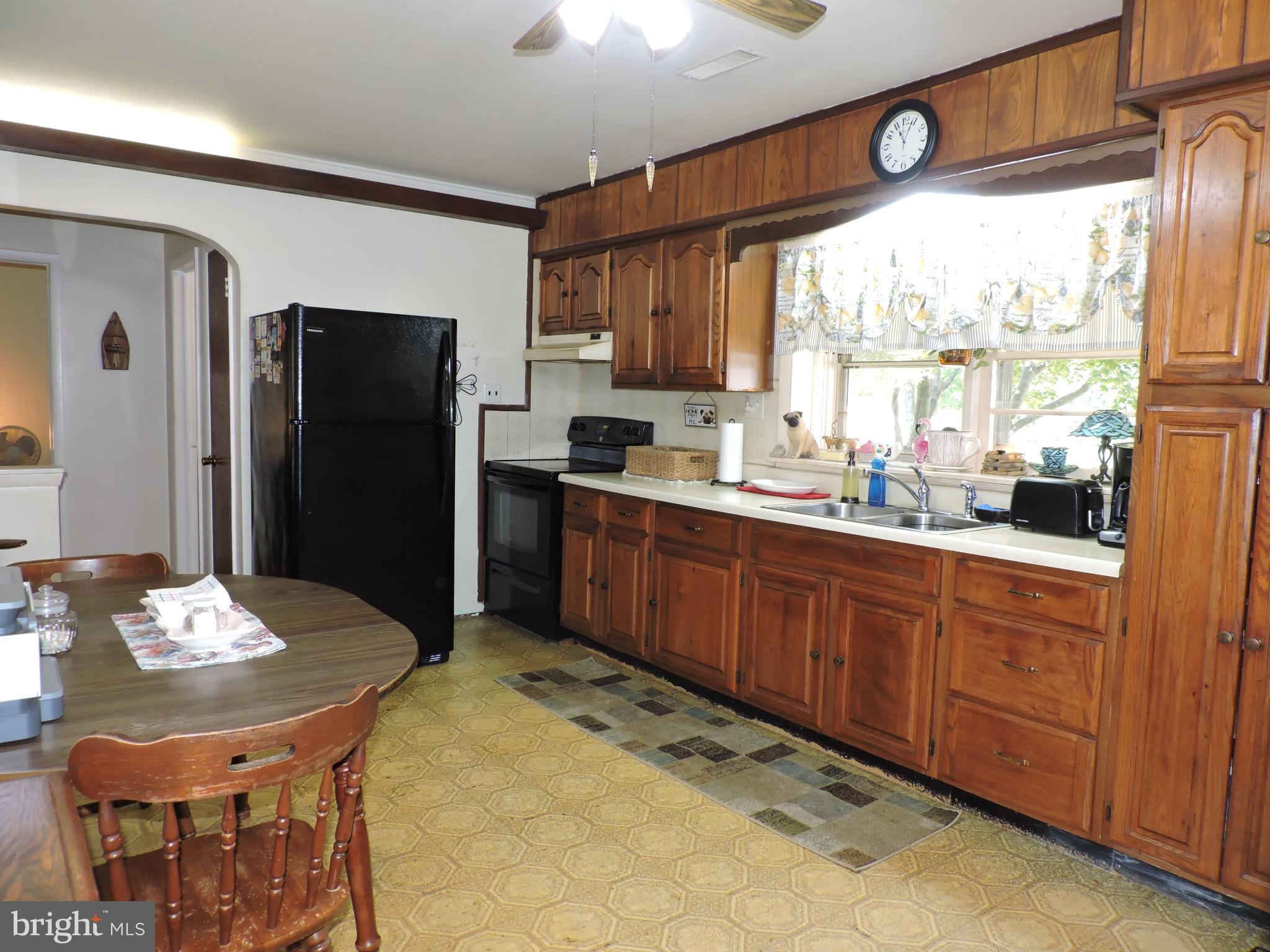 8470 Bussenius Road Pasadena, MD 21122 - Photo 11 of 29 Upper Kitchen