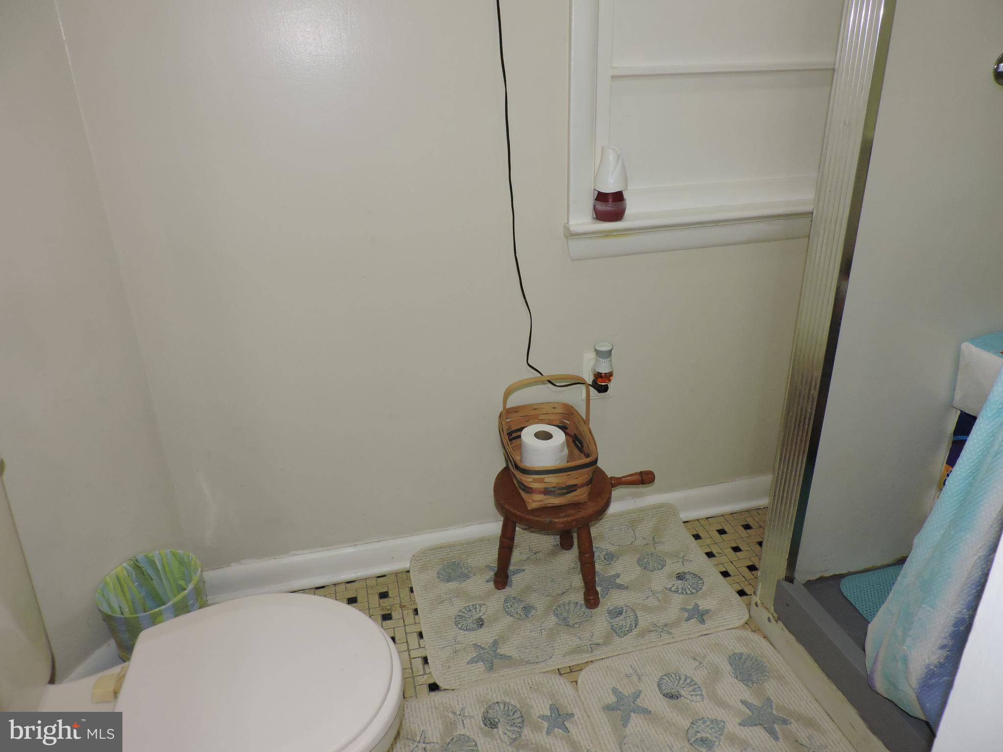 8470 Bussenius Road Pasadena, MD 21122 - Photo 15 of 29 Upper full bath #2