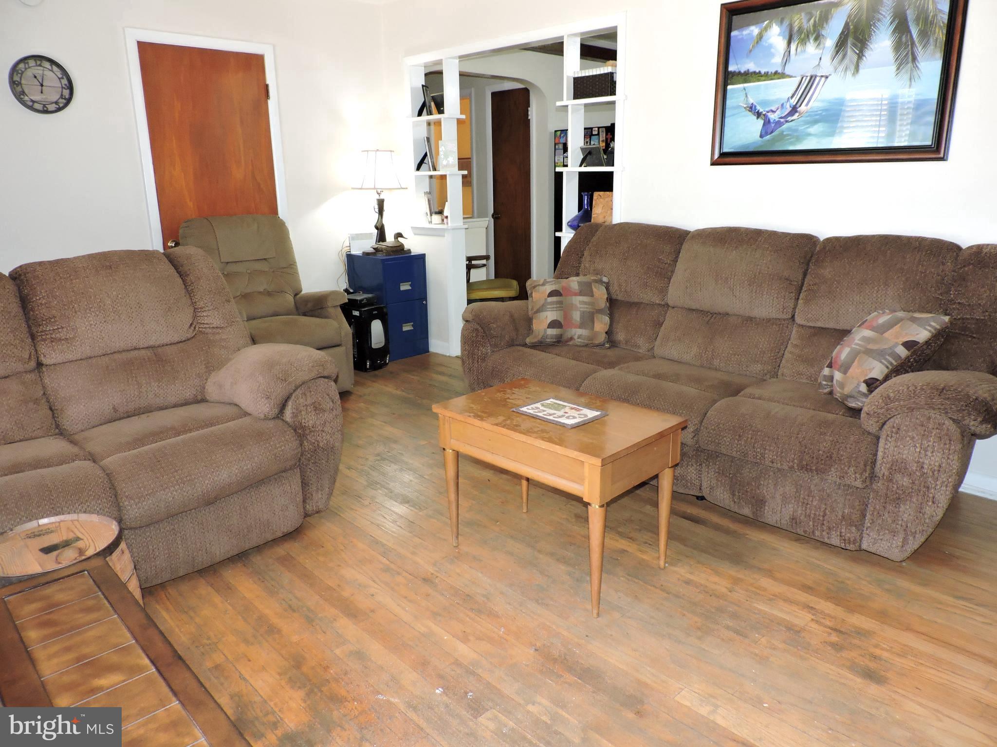 8470 Bussenius Road Pasadena, MD 21122 - Photo 10 of 29 Upper Living room