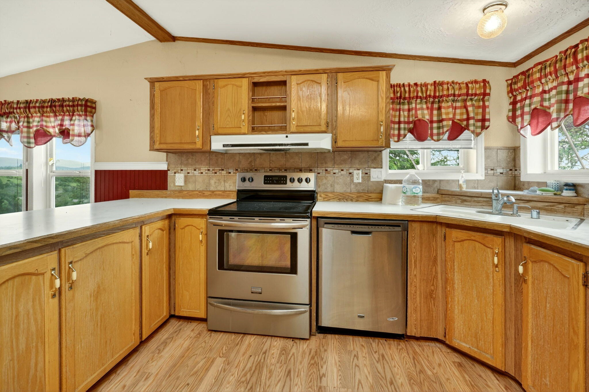 1374 West Linn Road Eagle Point, OR 97524 - Photo 24 of 45 Kitchen