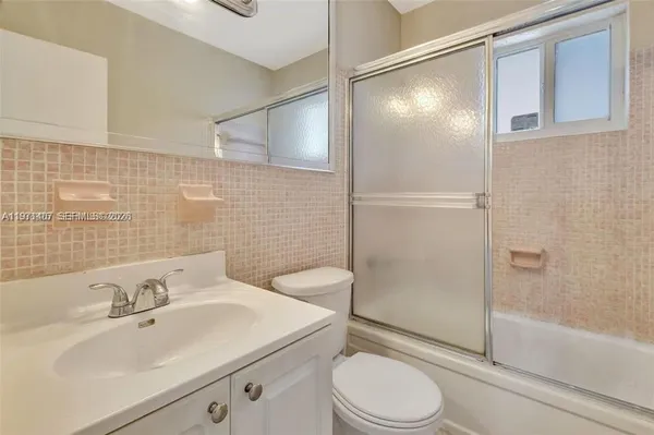 $2,000 | 898 Northwest 45th Avenue, Unit 42, Miami, FL 33126