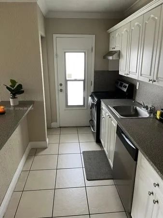 $2,195 | 898 Northwest 45th Avenue, Unit 42, Miami, FL 33126