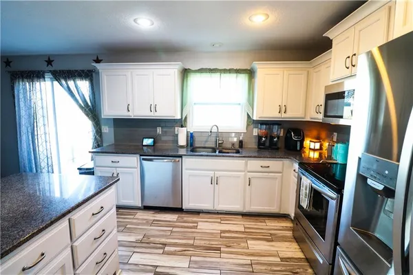 $299,900 | 105 Lisa Avenue, Lathrop, MO 64465