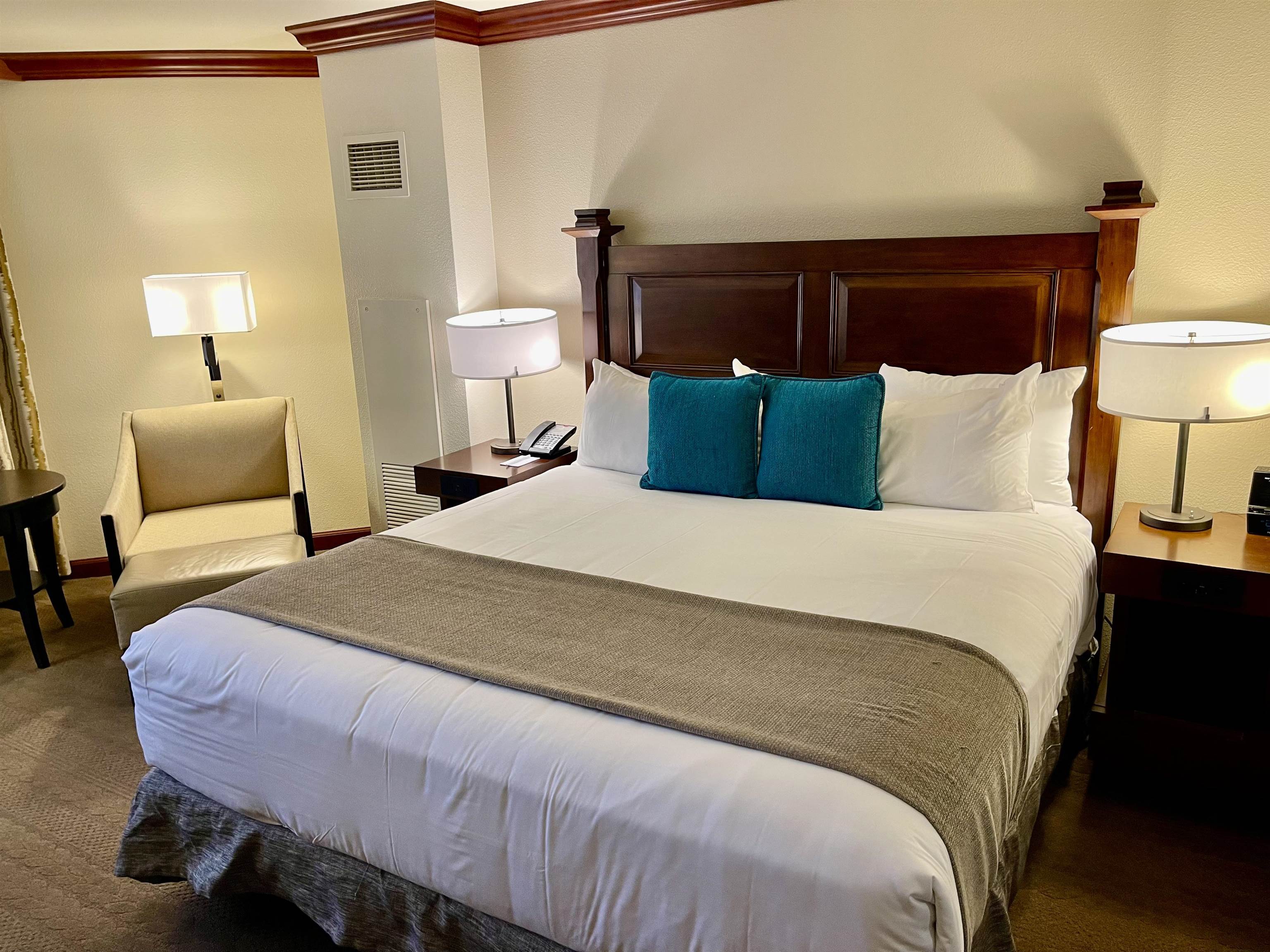 400 Resort Road, Unit 242 244 Olympic Valley, CA 96146 - Photo 14 of 28 a large bed sitting in a bedroom next to a lamp