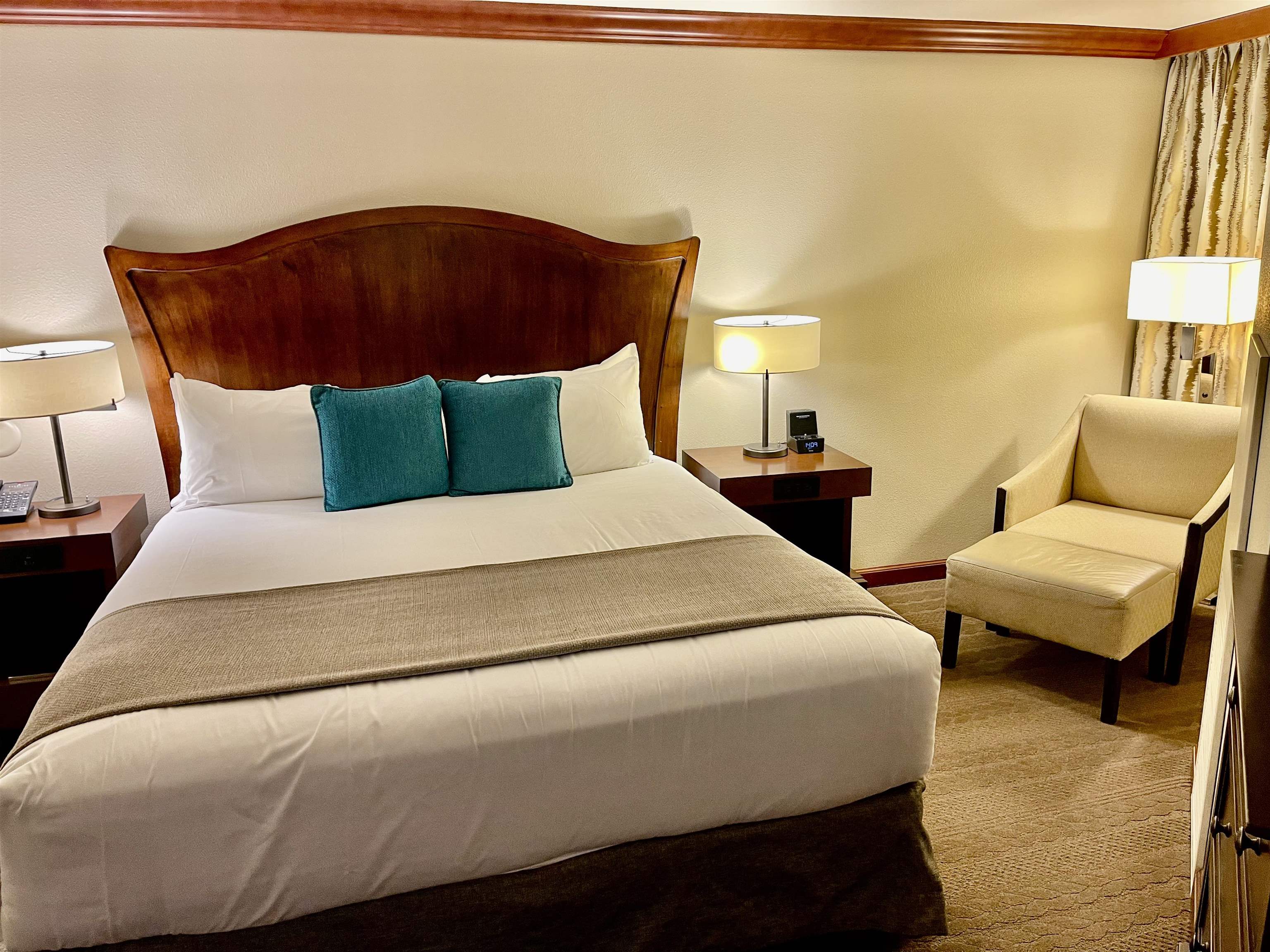 400 Resort Road, Unit 242 244 Olympic Valley, CA 96146 - Photo 9 of 28 a bed sitting in a bedroom next to a lamp