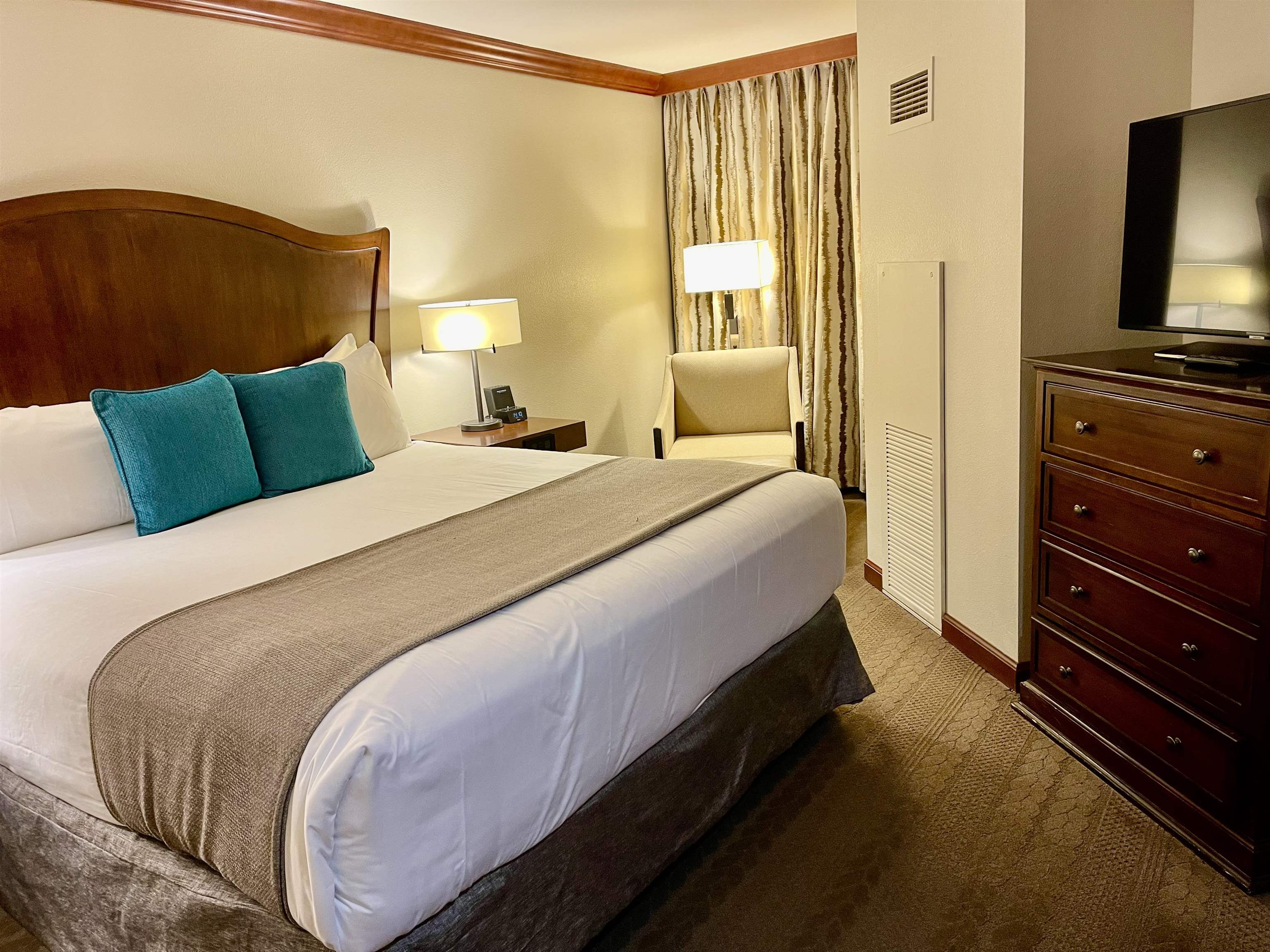 400 Resort Road, Unit 242 244 Olympic Valley, CA 96146 - Photo 10 of 28 a bed room with a bed and a television