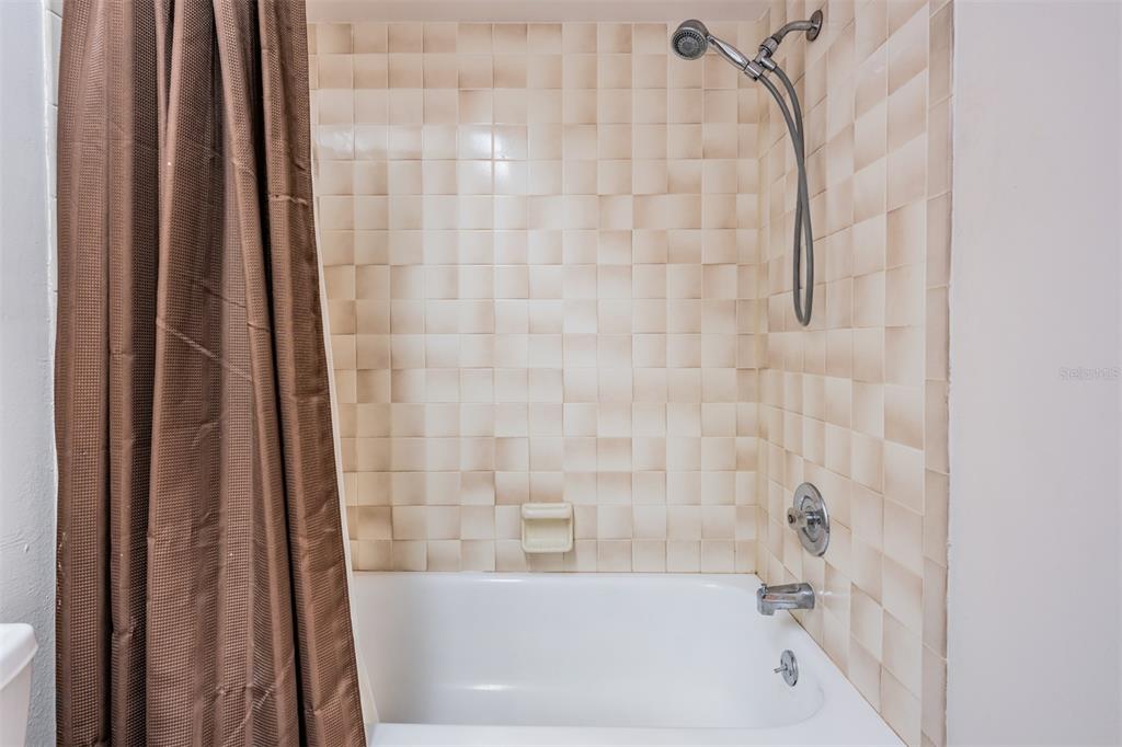 637 Drake Lane North Dunedin, FL 34698 - Photo 23 of 43 a bathroom with a shower and a bath tub