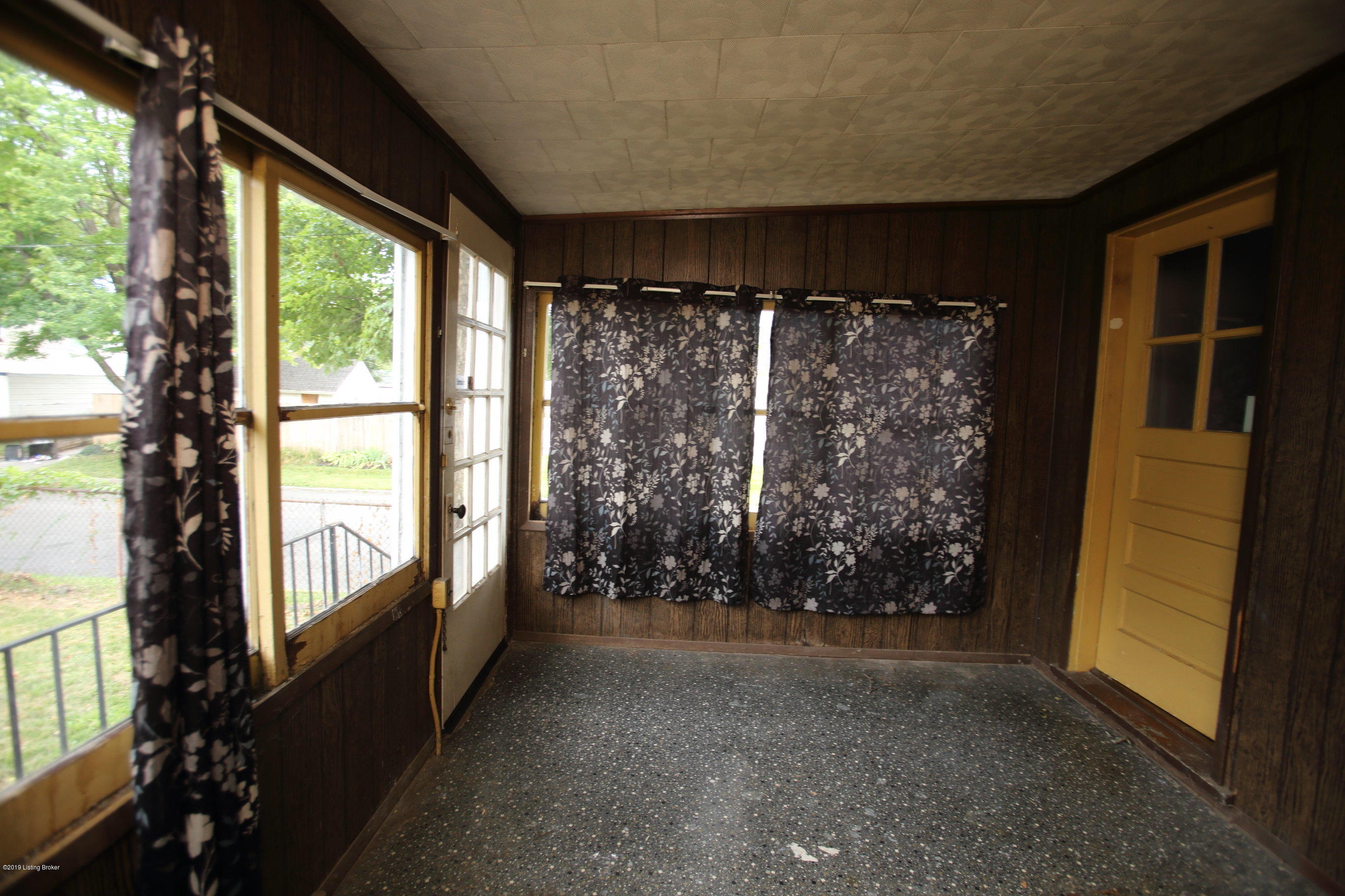 1139 Rammers Avenue Louisville, KY 40204 - Photo 26 of 31 Enclosed Patio