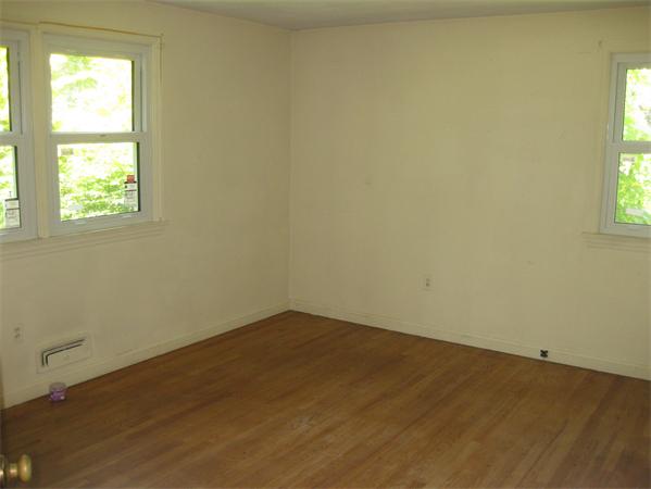 143 East Allen Ridge Road Springfield, MA 01118 - Photo 8 of 18 an empty room with a window