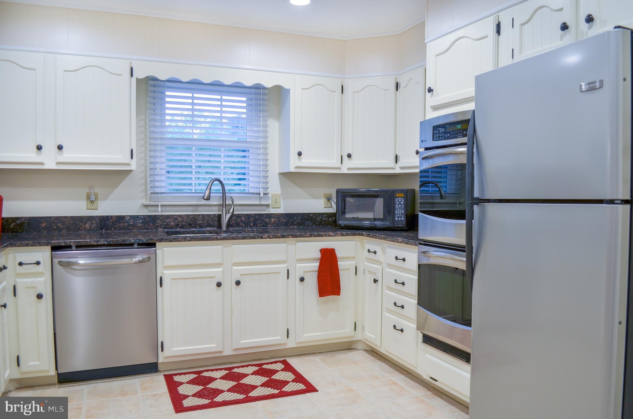 18337 Manor Church Road Boonsboro, MD 21713 - Photo 8 of 30 Stainless and granite; cooktop