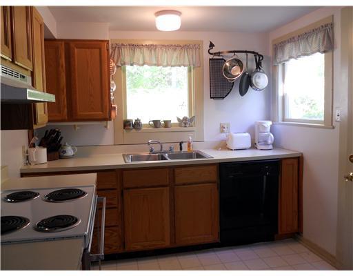 711 Ocean Point Road East Boothbay, ME 04544 - Photo 4 of 21 Kitchen.