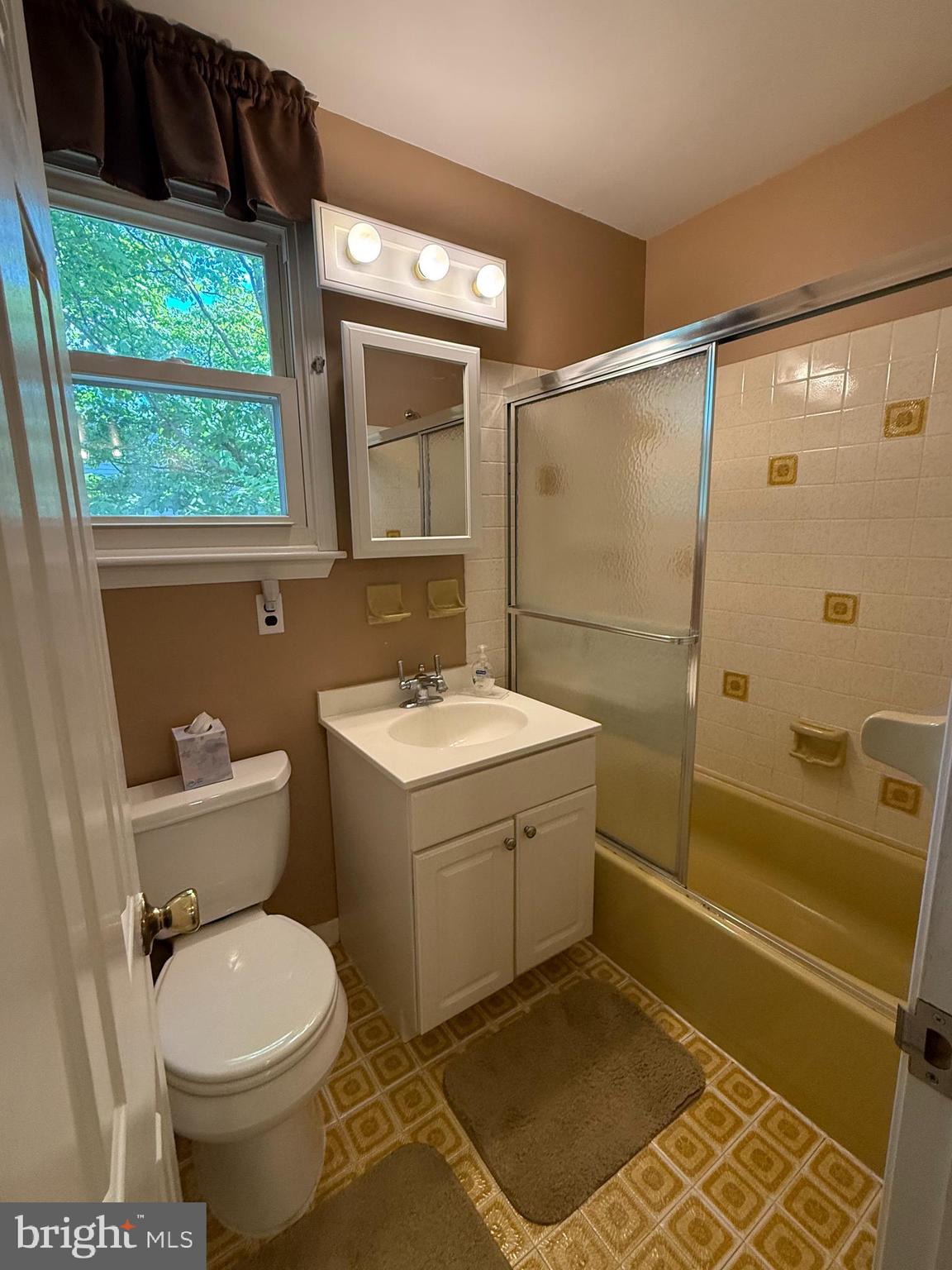 203 Moore Road Wallingford, PA 19086 - Photo 23 of 26 Hall Bath