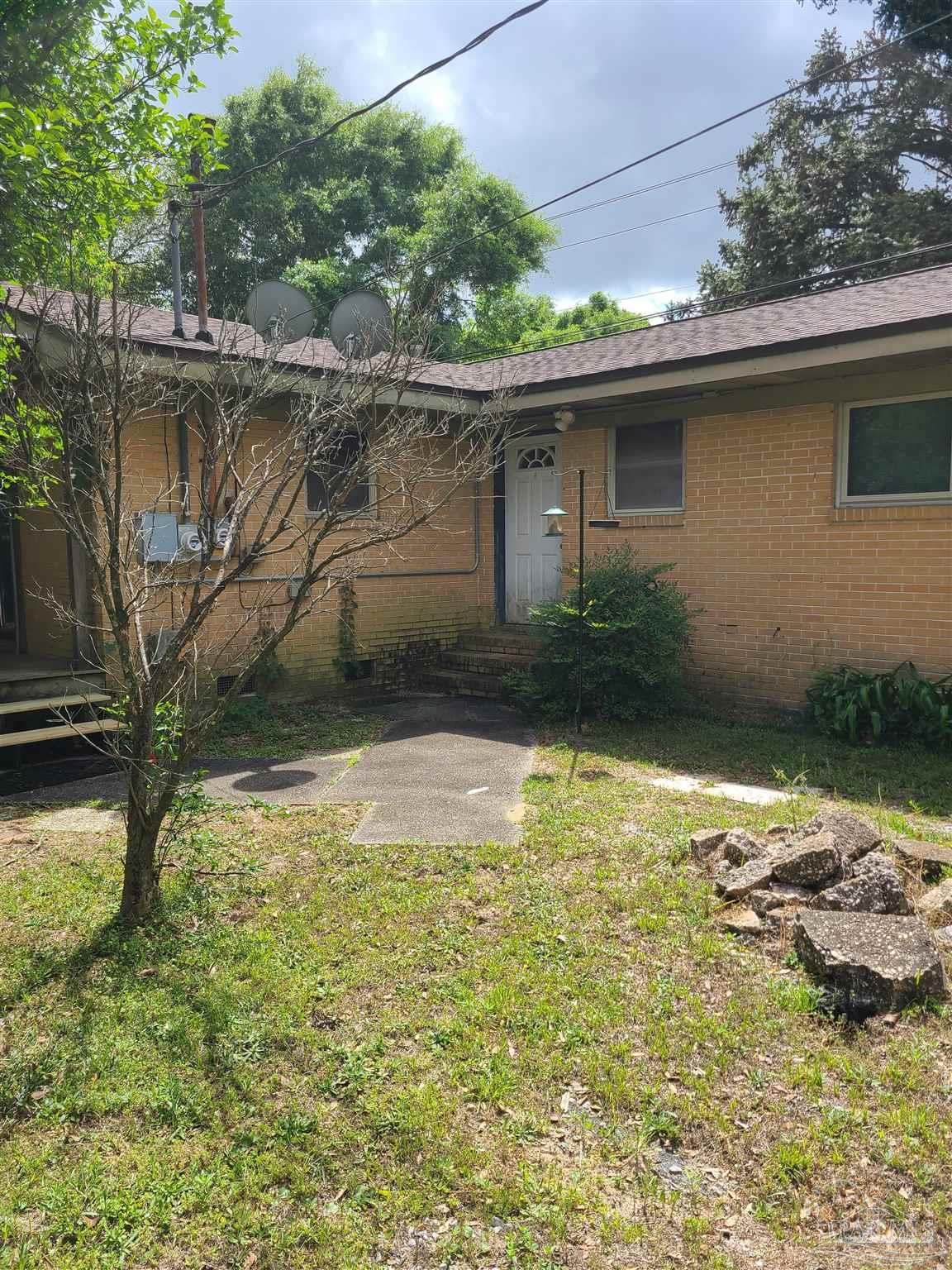 7758 Kipling Street Pensacola, FL 32514 - Photo 22 of 23 a backyard of a house with lots of green space