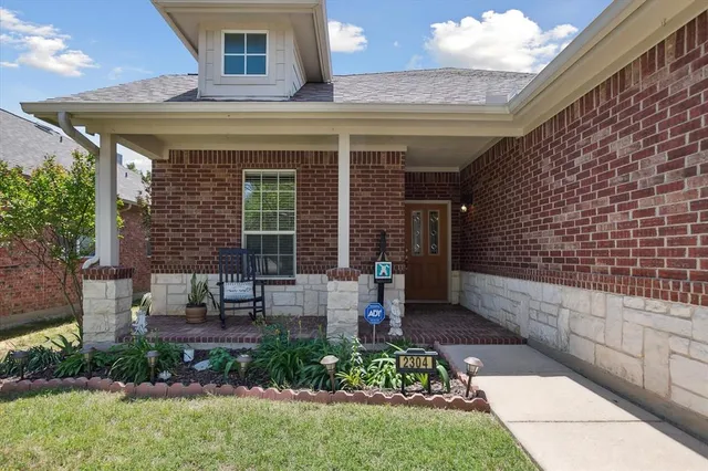 $309,000 | 2304 Clairborne Drive, Fort Worth, TX 76177