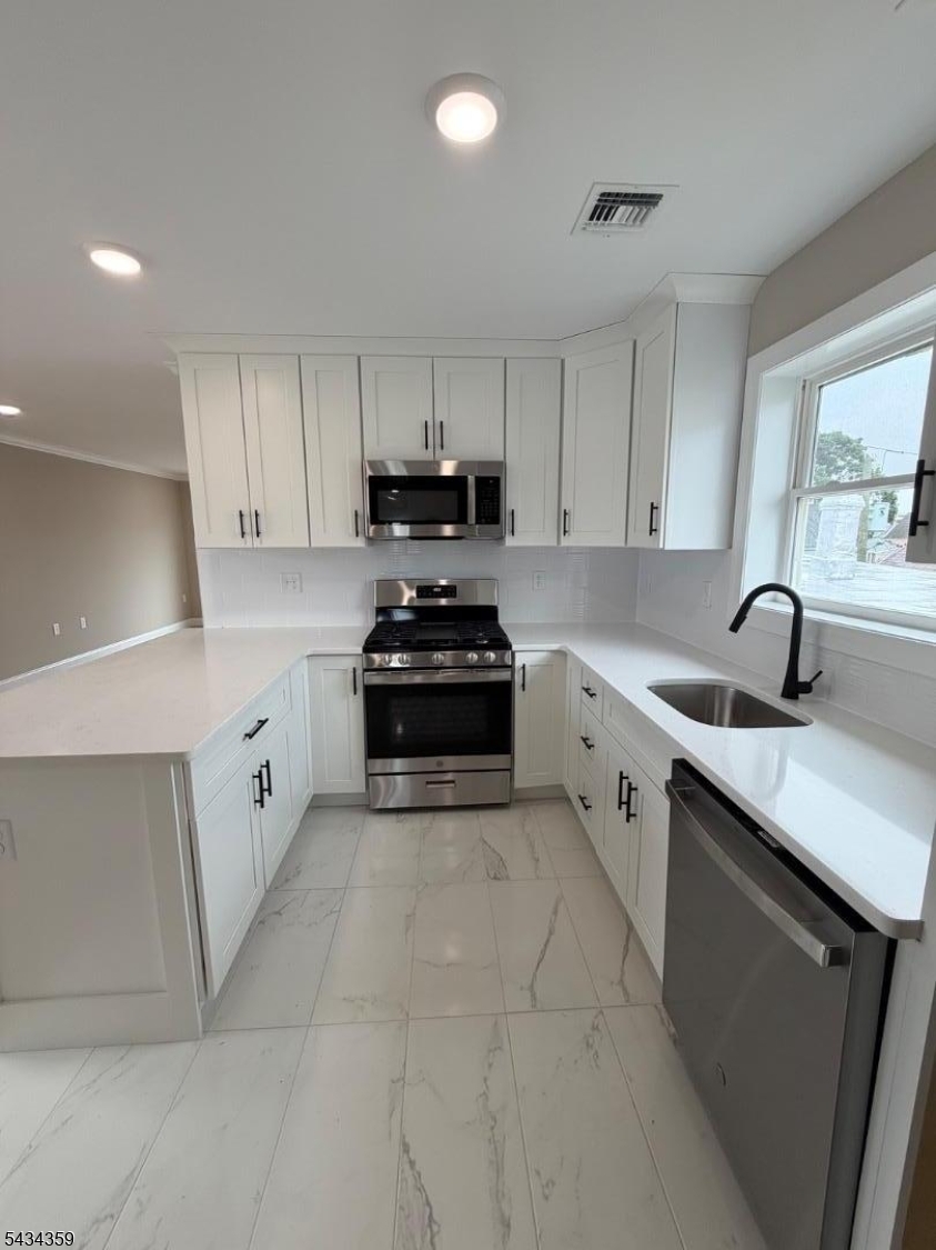 840 Martin Street Elizabeth, NJ 07201 - Photo 3 of 17