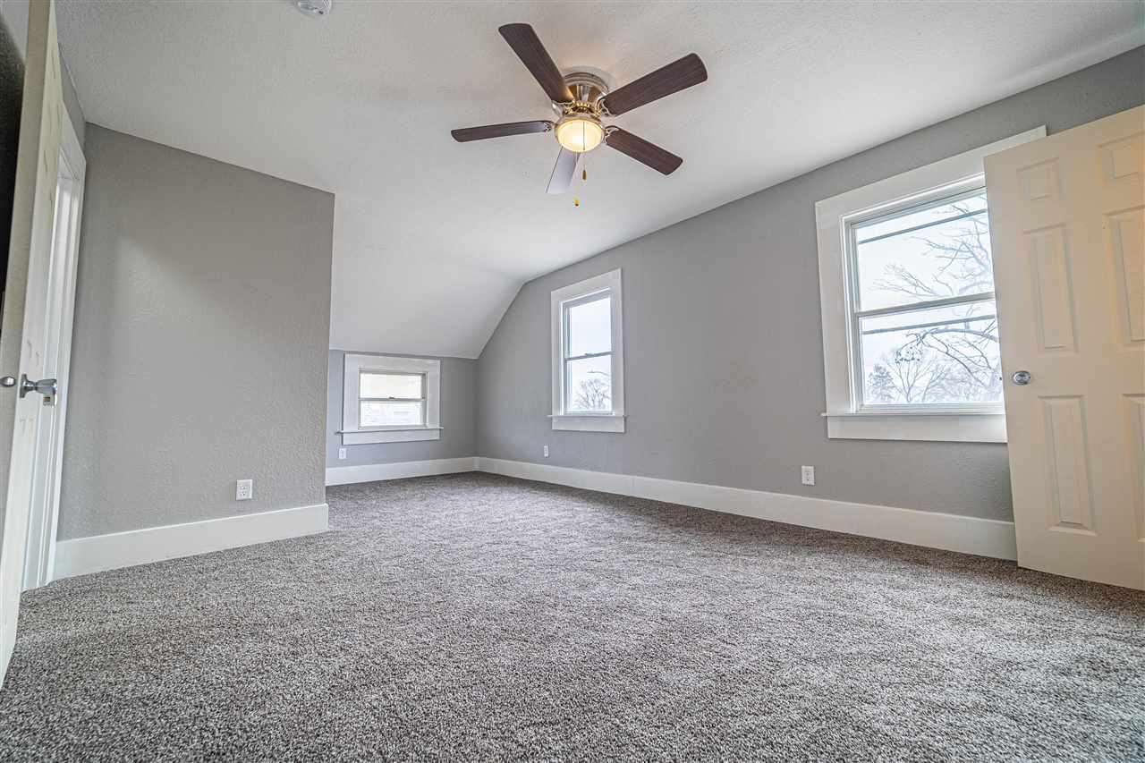 910 Center Point Road Northeast Cedar Rapids, IA 52402 - Photo 11 of 30 Gallery Image 11