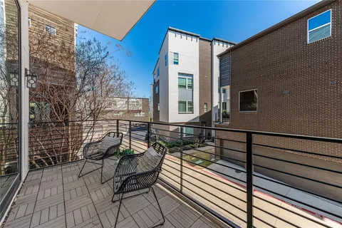 $575,000 | 381 East Greenbriar Lane, Unit 401, Dallas, TX 75203