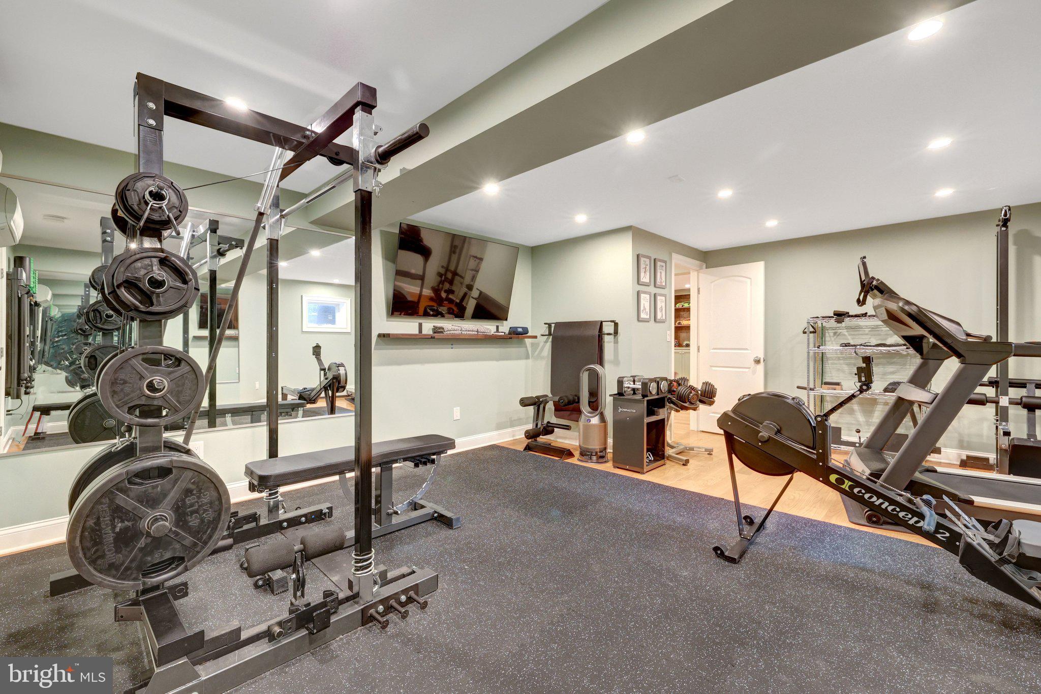 10015 Saddle Road Vienna, VA 22181 - Photo 62 of 95 Large exercise room