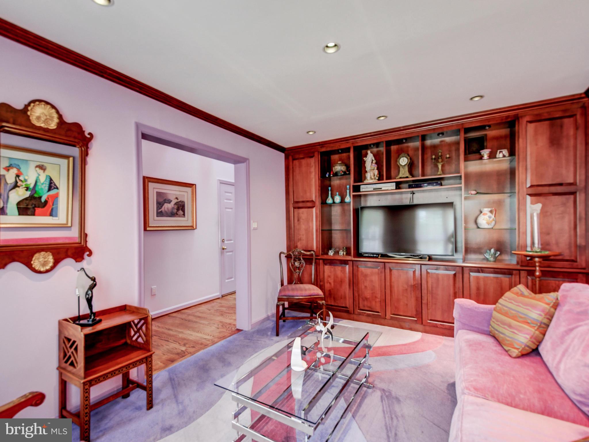 14 Raisin Tree Circle Baltimore, MD 21208 - Photo 6 of 32 FIRST FLOOR DEN WITH BUILT-INS