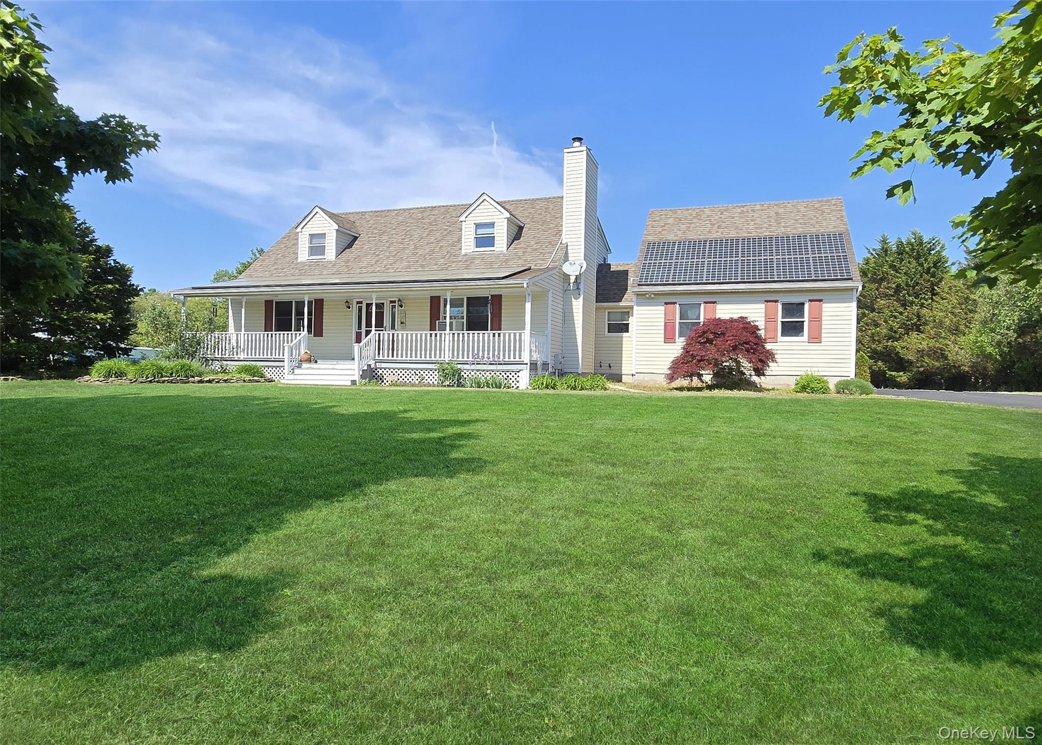 635 Farmveu Road Mattituck, NY 11952 - Photo 1 of 30 Front of home/Solar Panels