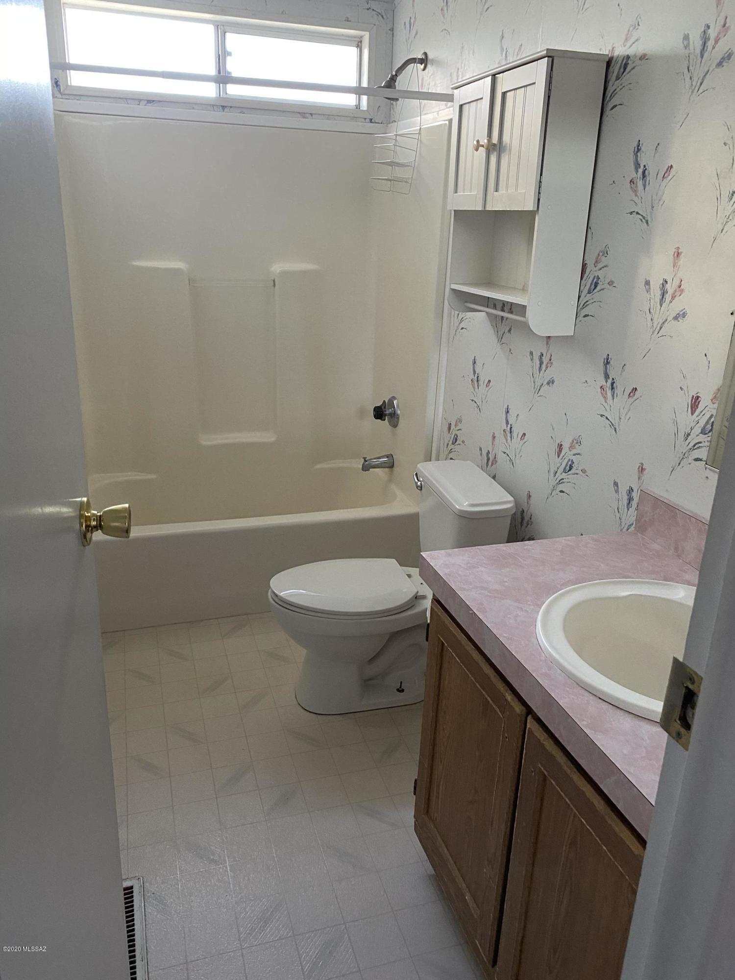 1809 West Rillito Street Tucson, AZ 85705 - Photo 14 of 23 Hall bath
