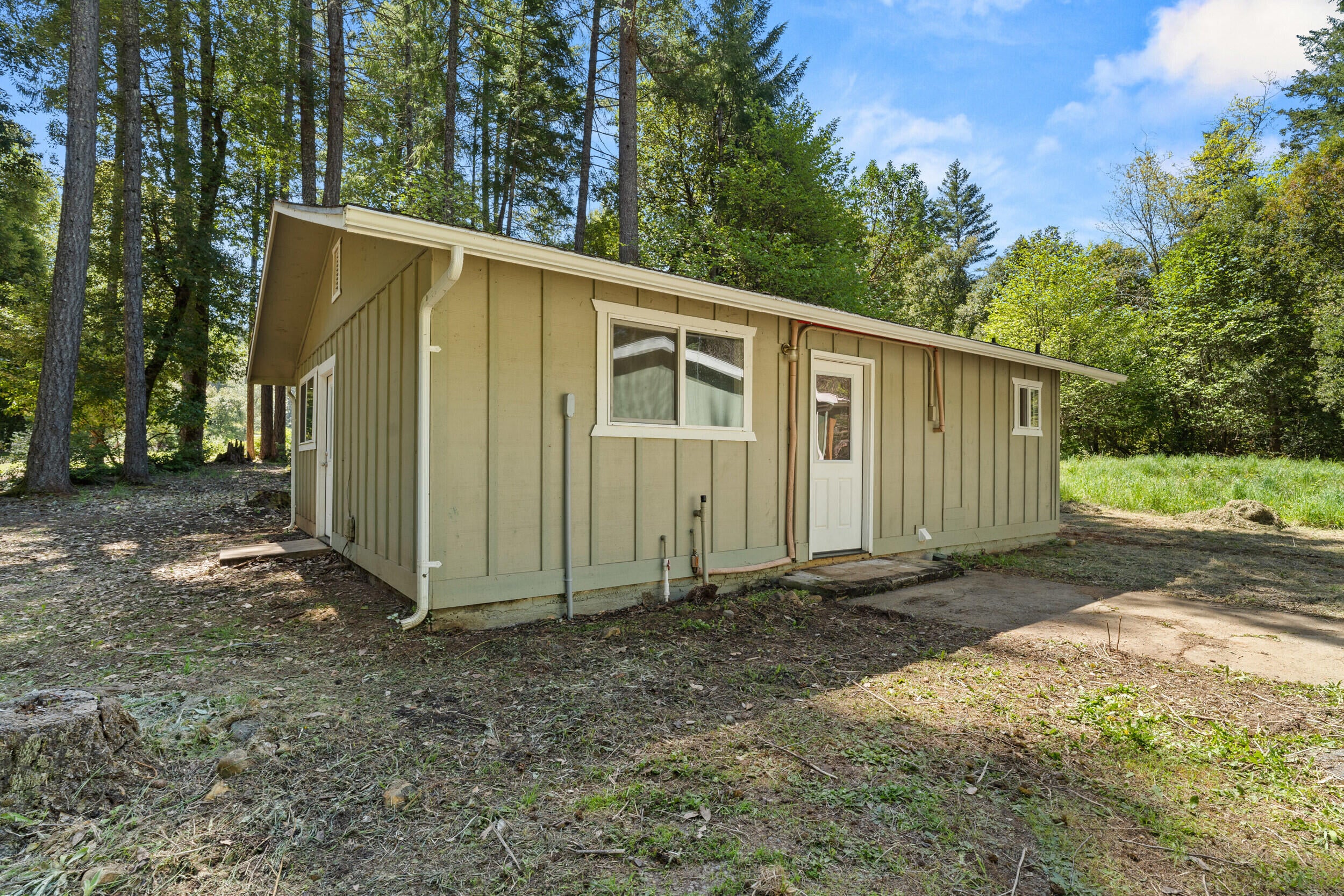 543 Pinewood Way Cave Junction, OR 97523 - Photo 2 of 27 543 pinewood way - 02