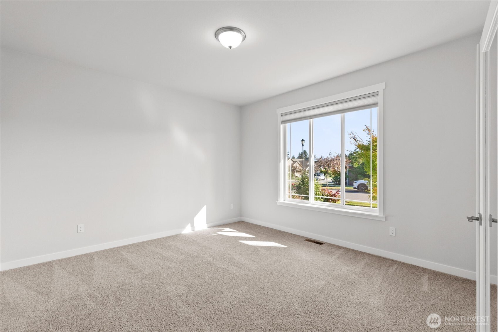 637 Maggee Street Southeast Lacey, WA 98513 - Photo 6 of 34 an empty room with windows