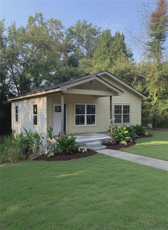 1066 Jessamine Drive Macon, GA 31206 - Photo 2 of 17 a front view of a house with garden