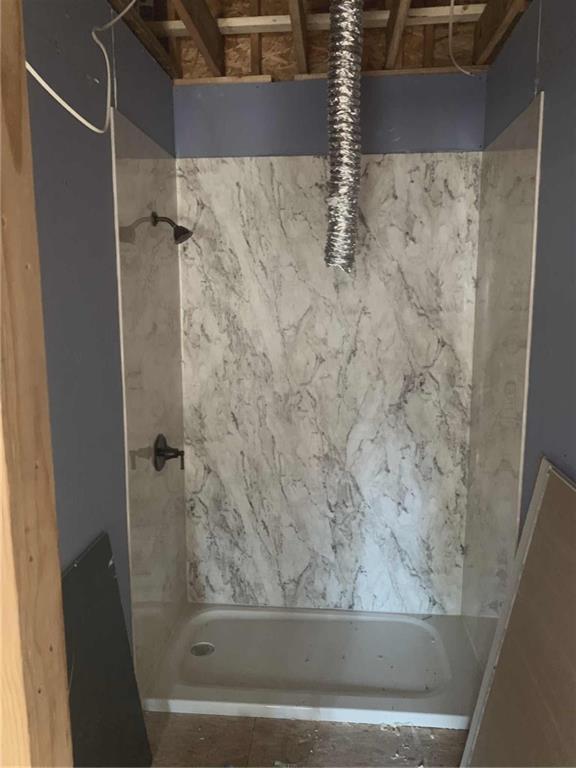 1066 Jessamine Drive Macon, GA 31206 - Photo 7 of 17 a bathroom with a bathtub