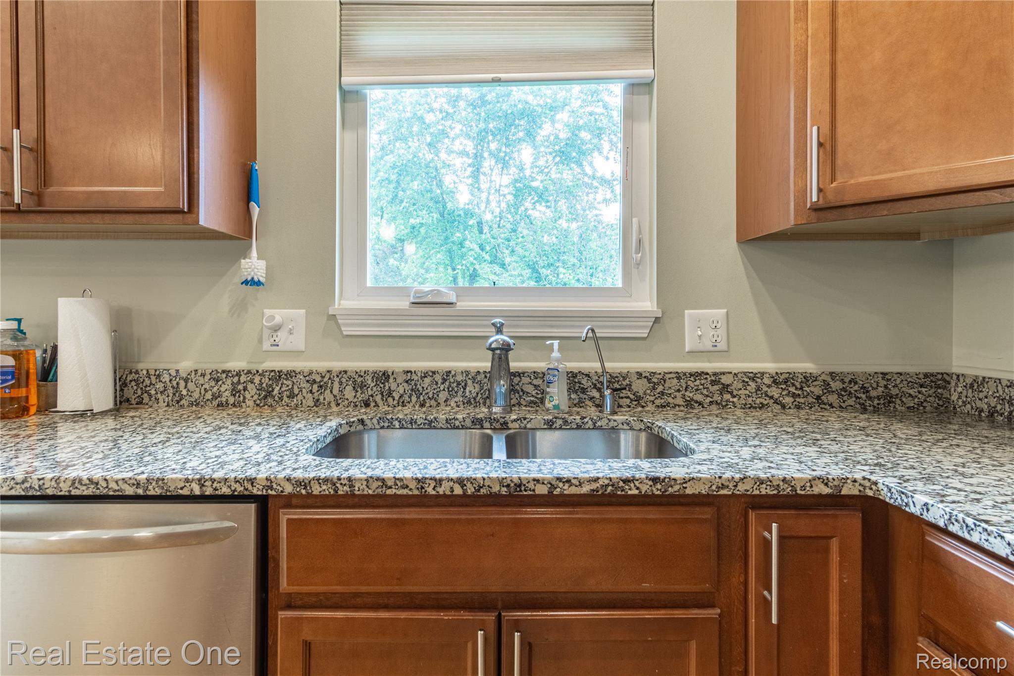 966 South Duck Lake Road Milford, MI 48381 - Photo 24 of 36 Interiors (11 of 29).jpg