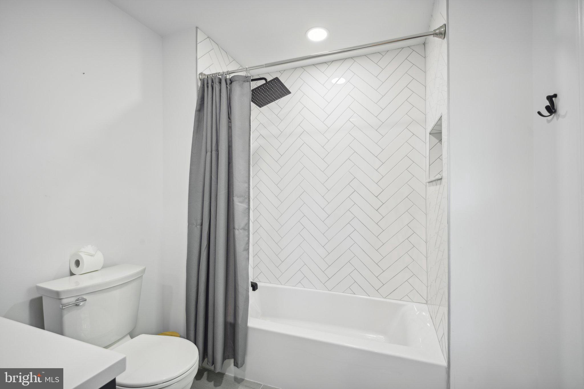 398 Friendship Road Clarksboro, NJ 08020 - Photo 36 of 50 Upstairs Hall Bathroom