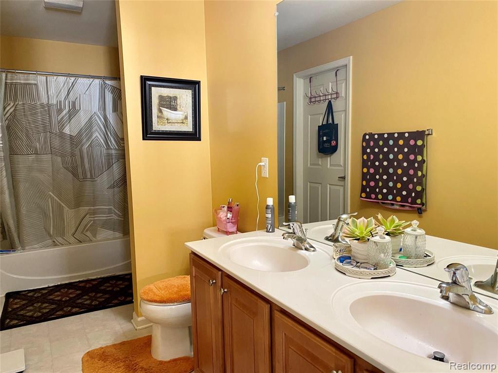 28113 Declaration Drive Novi, MI 48377 - Photo 13 of 25