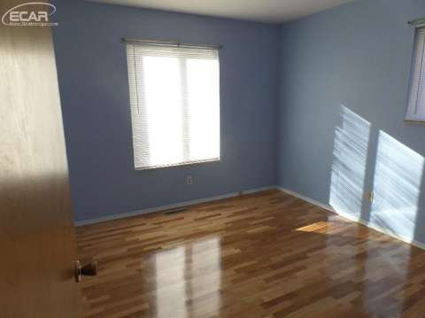 18605 Tipsico Lake Road Fenton, MI 48430 - Photo 14 of 30 20449872-13.JPG