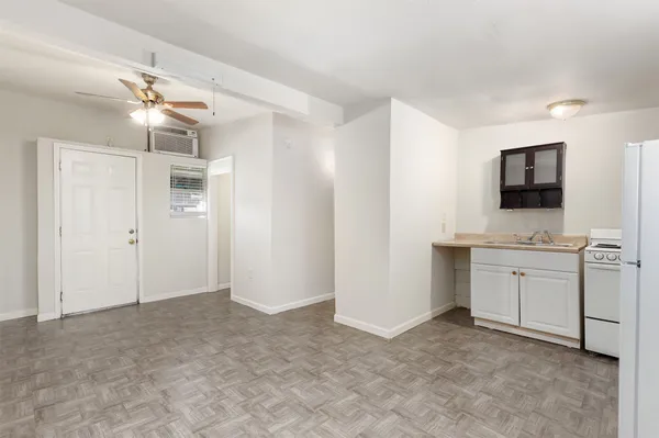 $700 | 1708 Market Street, Unit B, Galveston, TX 77550