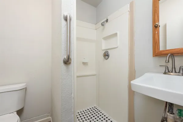 $700 | 1708 Market Street, Unit B, Galveston, TX 77550