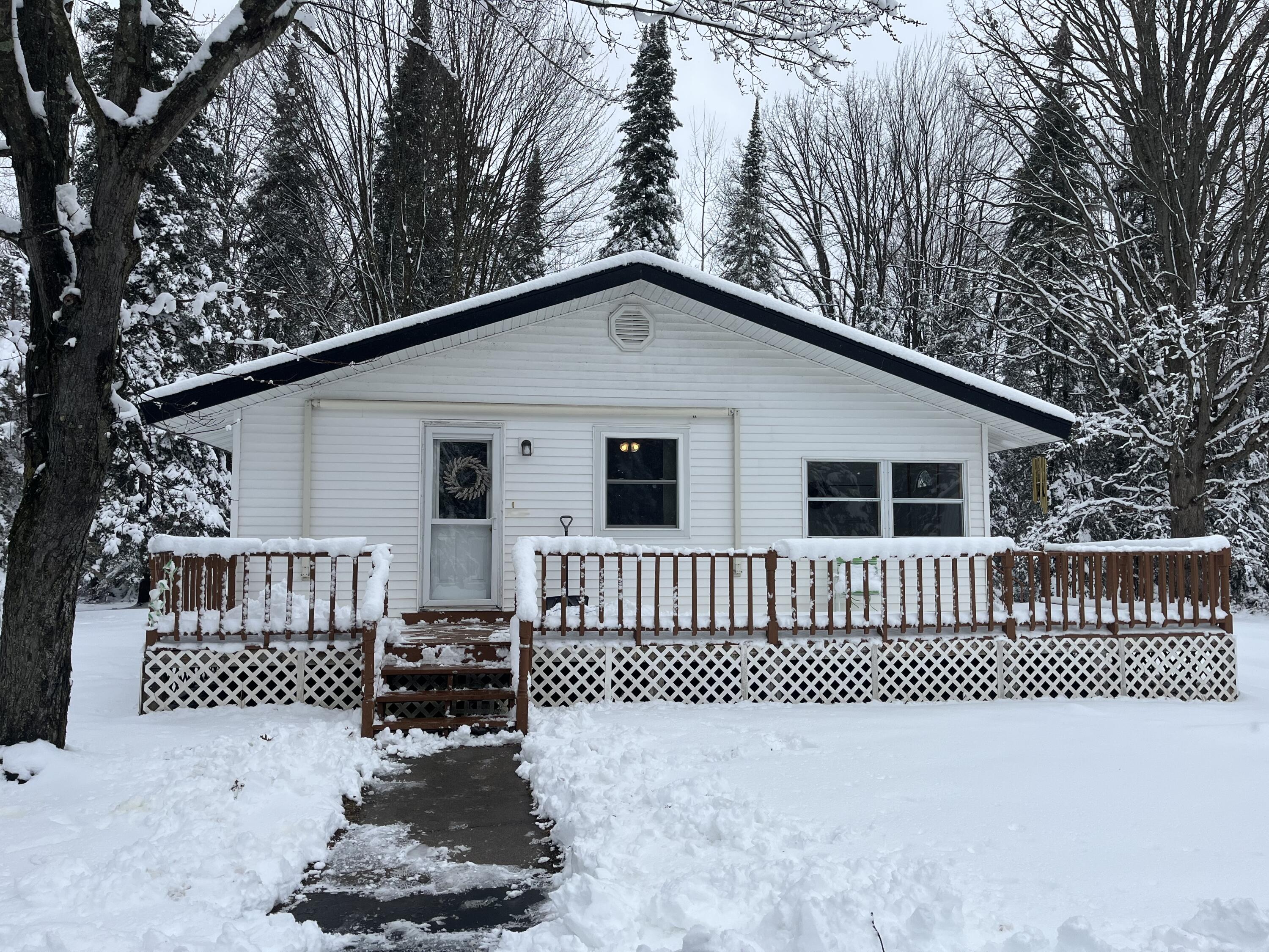 N8726 Maple Beach Road Middle Inlet, WI 54177 - Photo 3 of 10 Driveway View