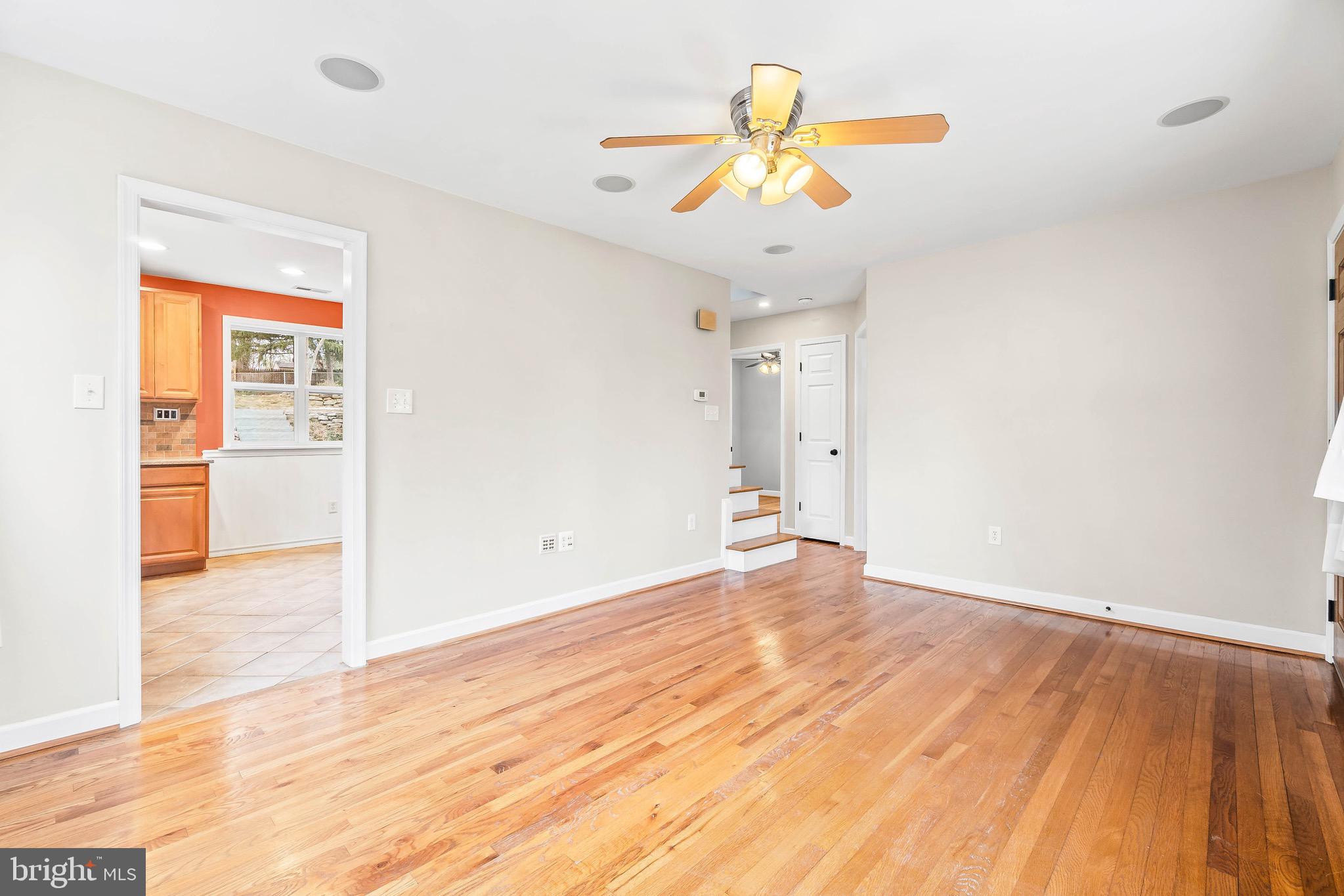 11521 Mapleview Drive Silver Spring, MD 20902 - Photo 5 of 44 l
