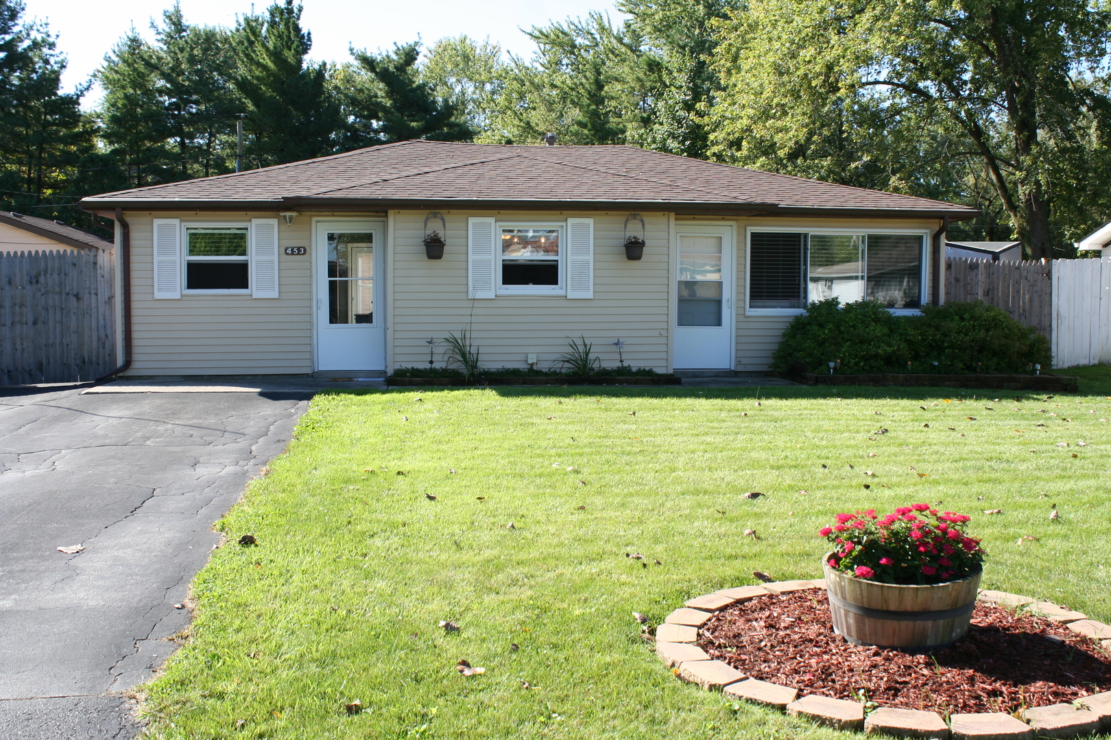 453 West Stanton Lane Crete, IL 60417 - Photo 1 of 6