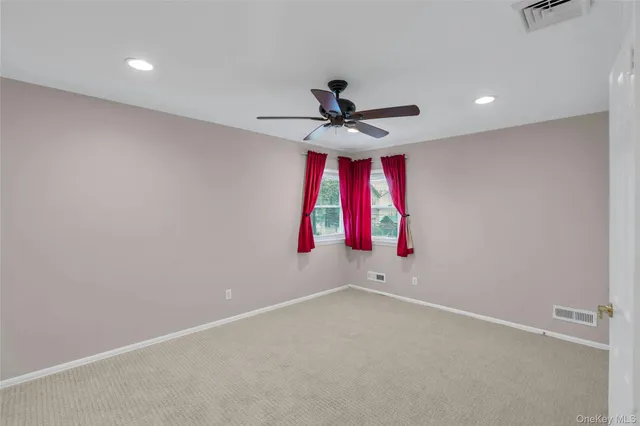 $879,999 | 34 Julliard Drive, Plainview, NY 11803