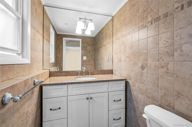 $879,999 | 34 Julliard Drive, Plainview, NY 11803