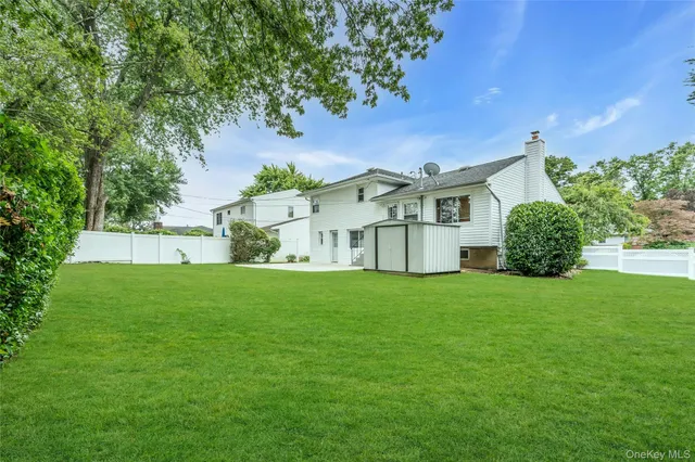 $879,999 | 34 Julliard Drive, Plainview, NY 11803