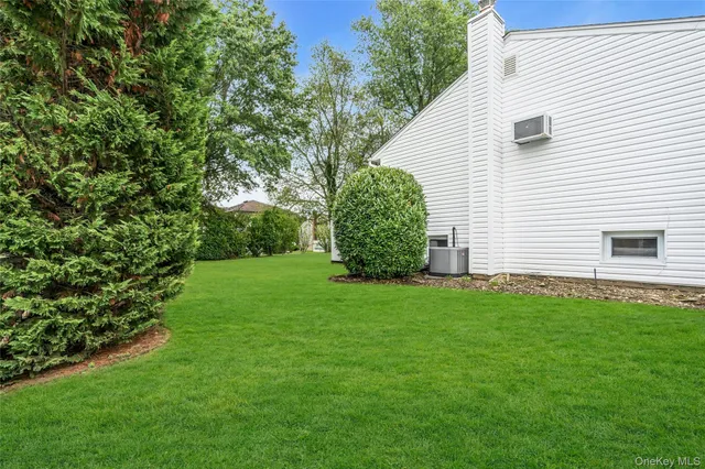 $879,999 | 34 Julliard Drive, Plainview, NY 11803