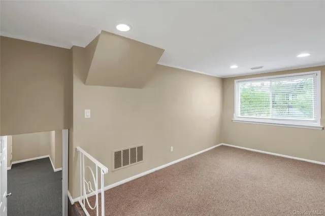 $879,999 | 34 Julliard Drive, Plainview, NY 11803