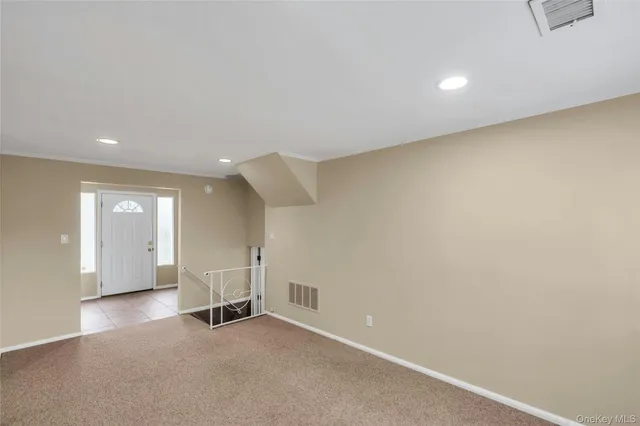 $879,999 | 34 Julliard Drive, Plainview, NY 11803