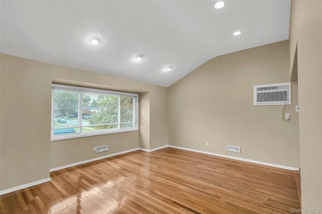 $879,999 | 34 Julliard Drive, Plainview, NY 11803