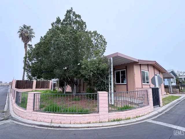 a view of house with a yard