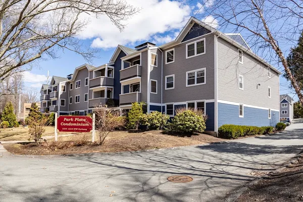 $525,000 | 1210 VFW Parkway, Unit 11, Boston, MA 02132