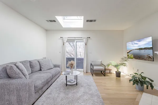 $525,000 | 1210 VFW Parkway, Unit 11, Boston, MA 02132