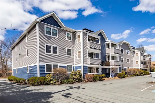 $525,000 | 1210 VFW Parkway, Unit 11, Boston, MA 02132